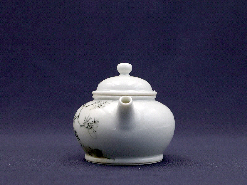 26. 청화유리홍 락은문