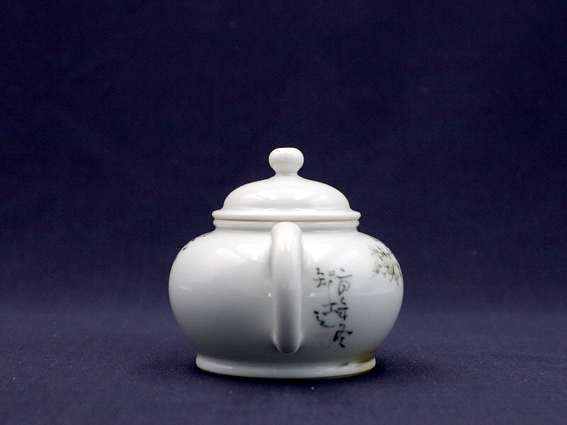 28.청화유리홍 락은문