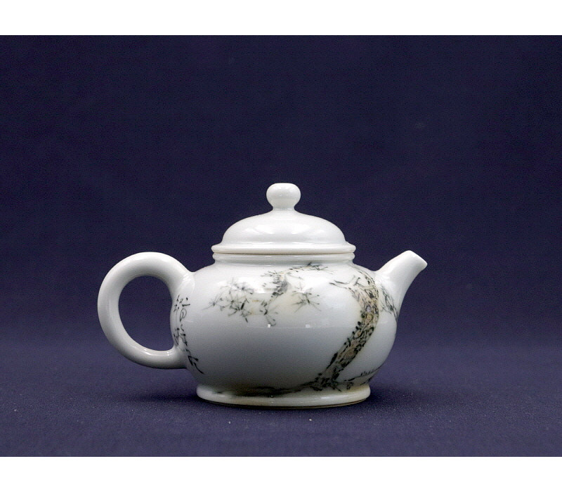 28.청화유리홍 락은문