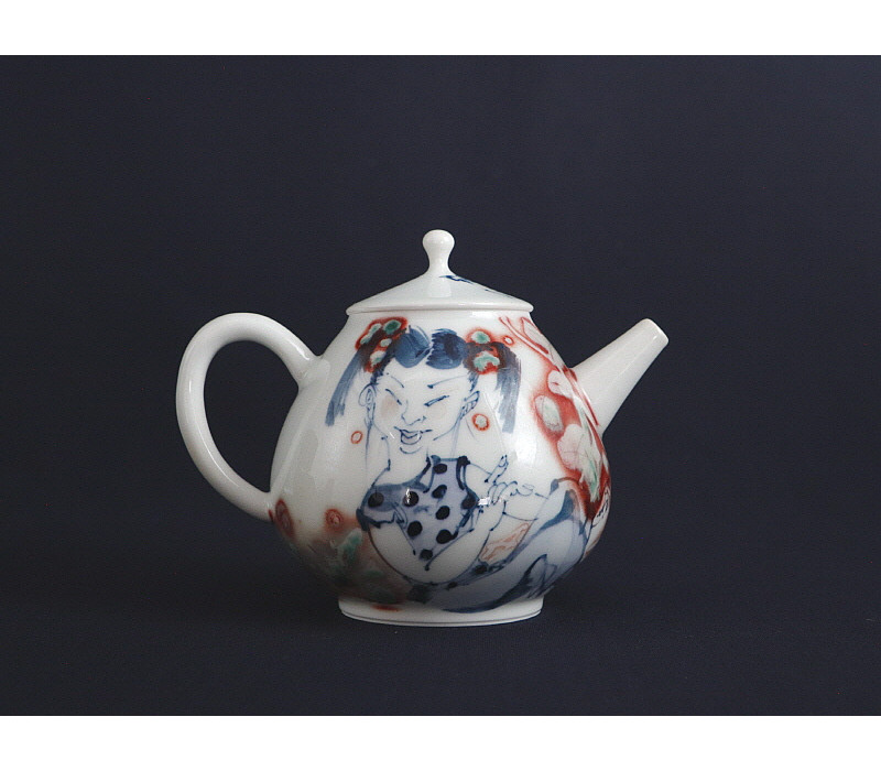 89. 청화유리홍 동자문