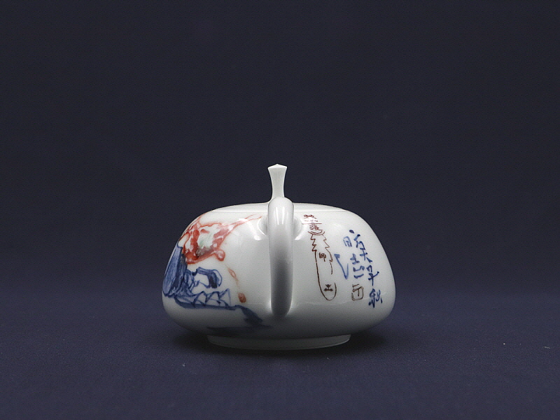 112. 청화유리홍 인물문