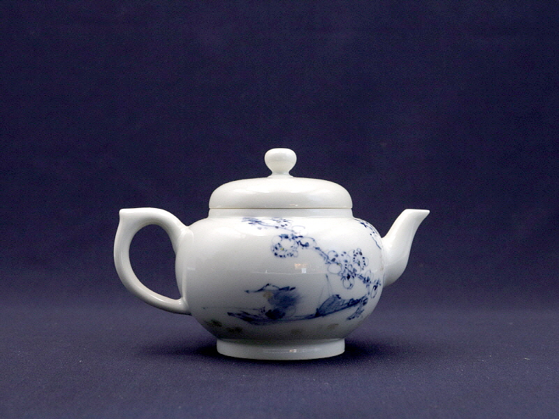 146. 청화 매조주문