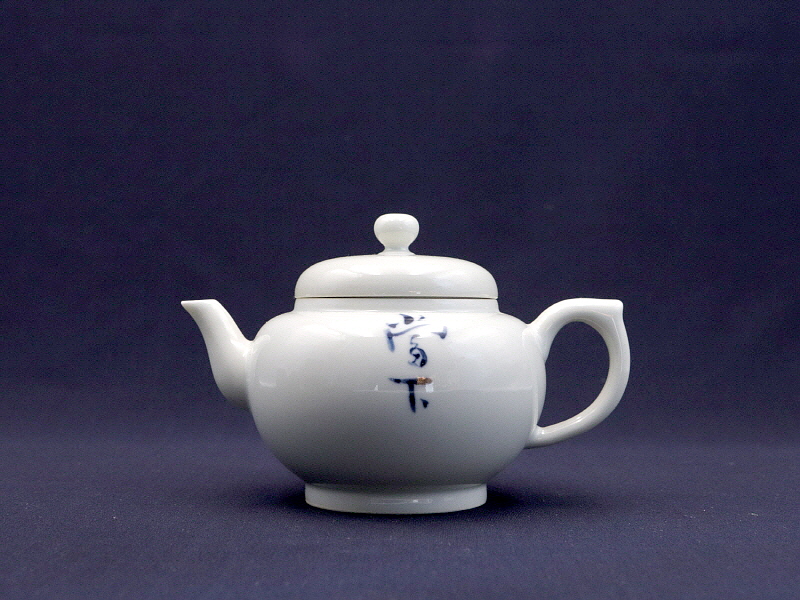 146. 청화 매조주문