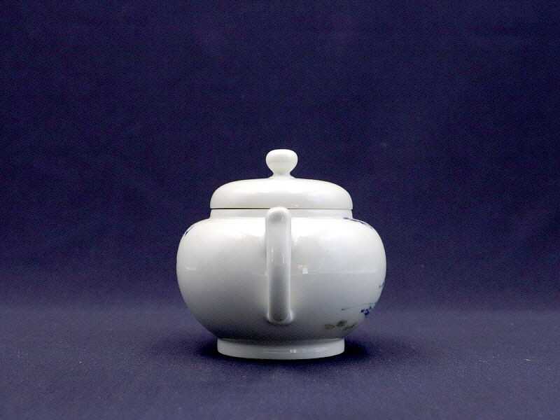 146. 청화 매조주문