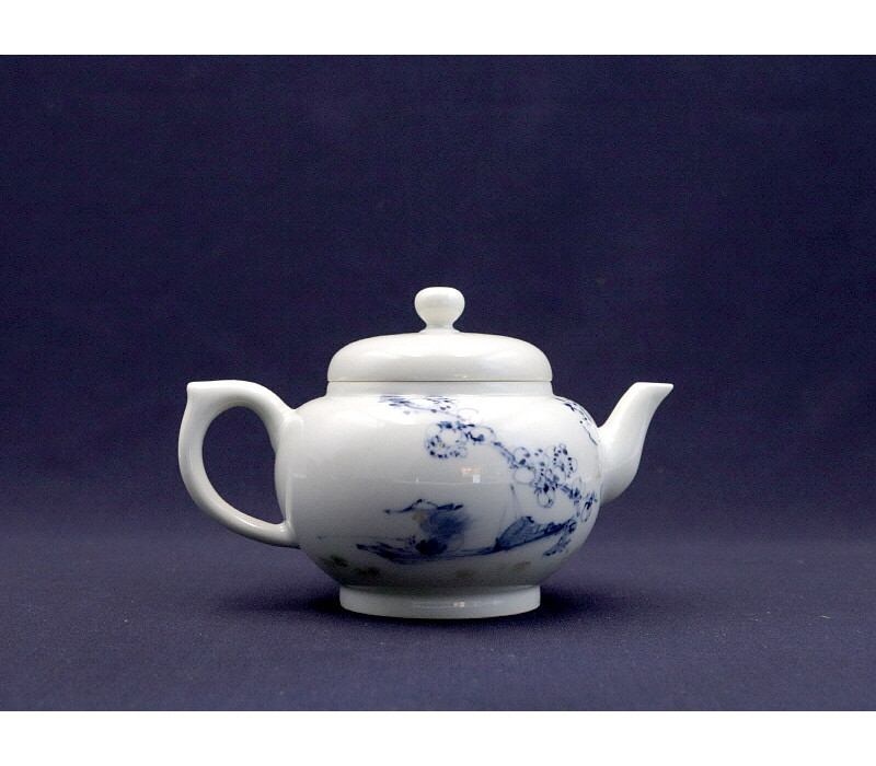 146. 청화 매조주문