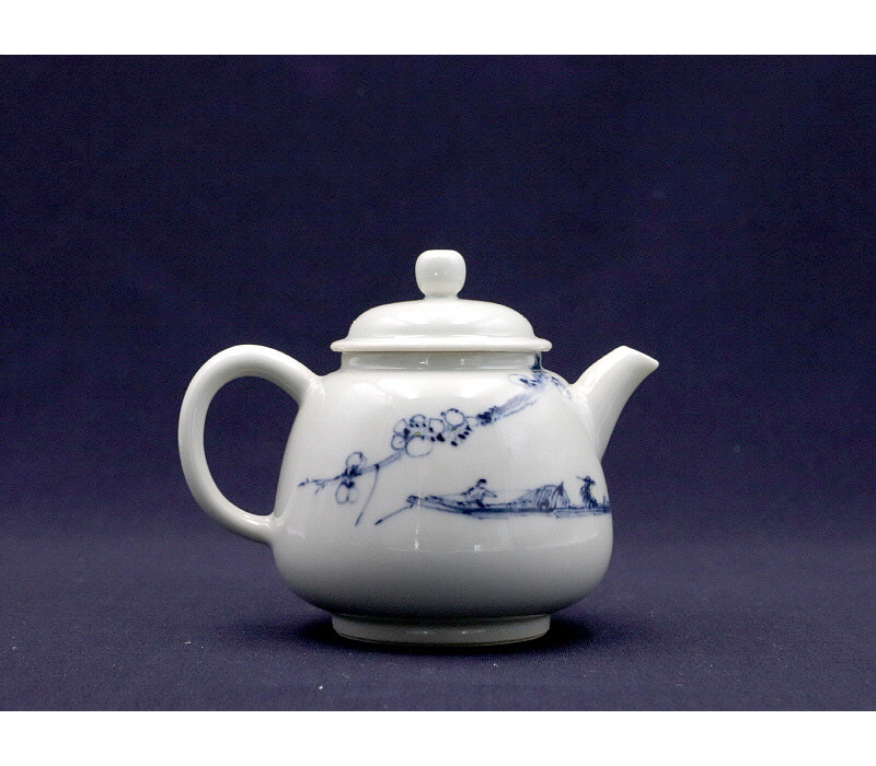 147. 청화 매조주문