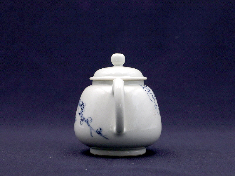 148. 청화 매조주문