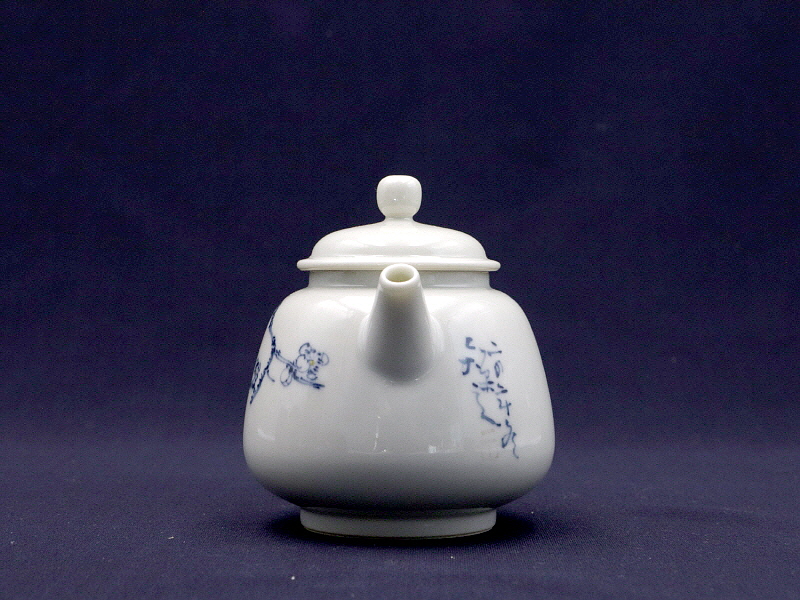 149. 청화 매조주문