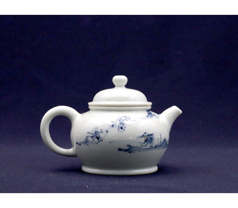 150. 청화 매조주문