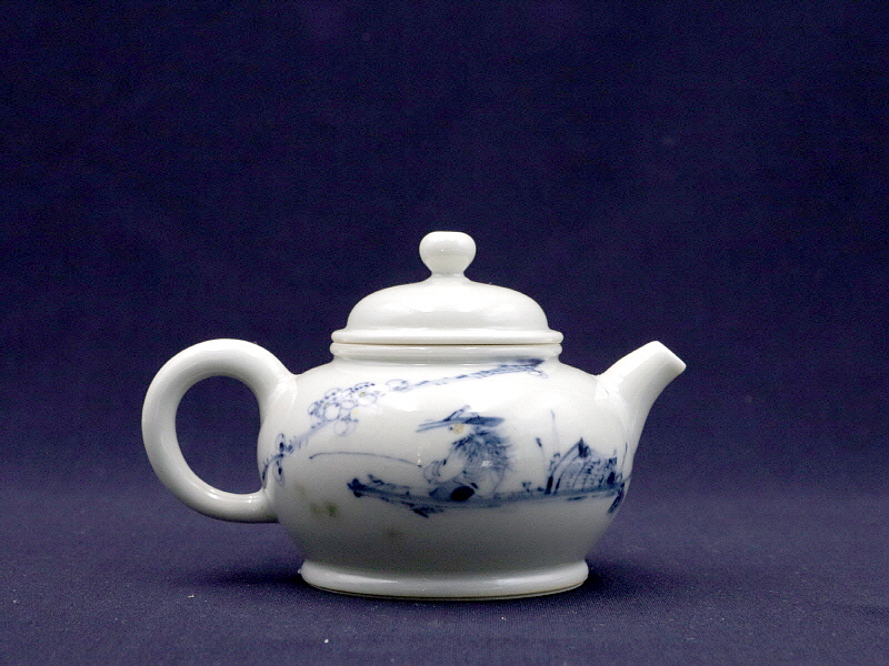 151. 청화 매조주문