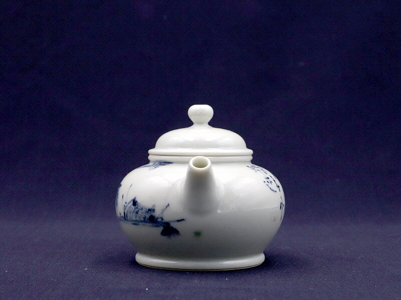 151. 청화 매조주문