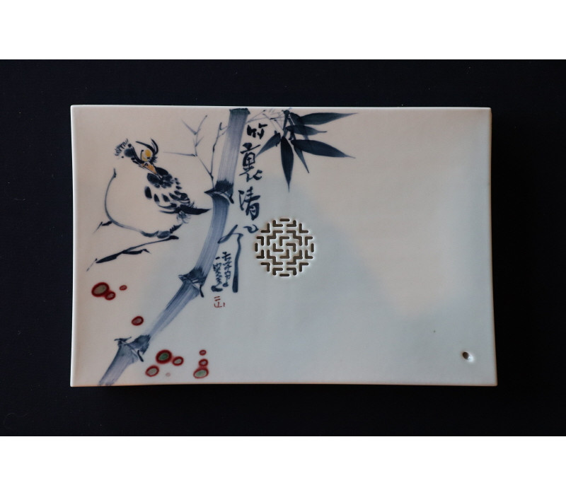 35. 청화유리홍 팔가조죽문