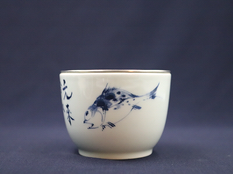 19. 청화유리홍 궐어문