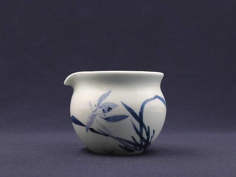 41. 청화유리홍 난문