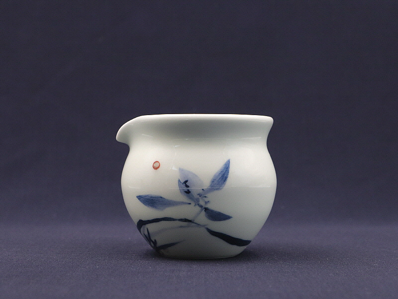 42. 청화유리홍 난문