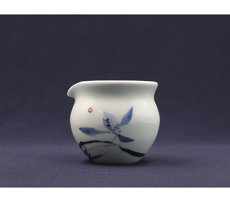 42. 청화유리홍 난문