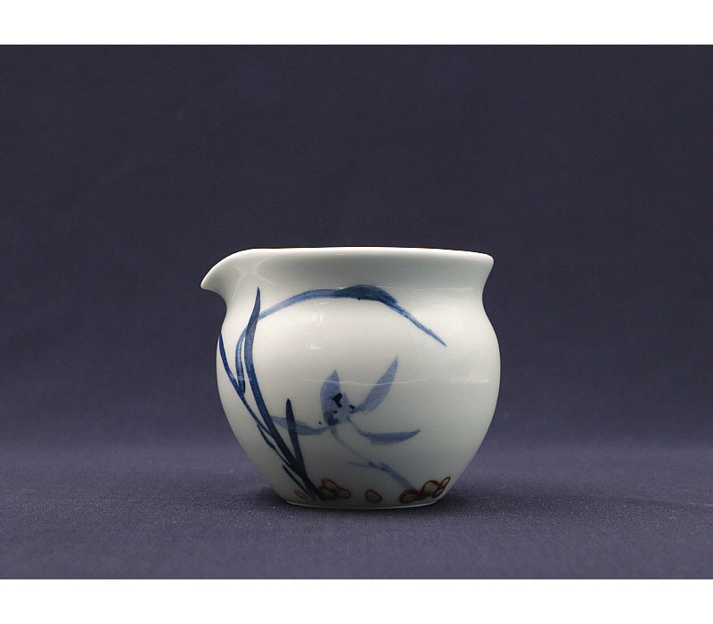 44. 청화유리홍 난문