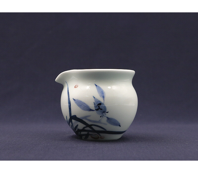 45. 청화유리홍 난문