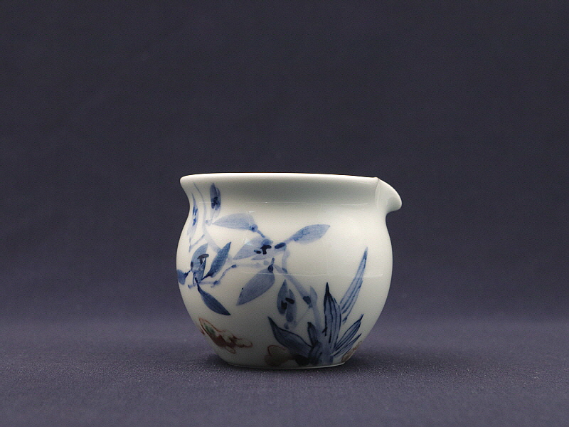 46. 청화유리홍 난문