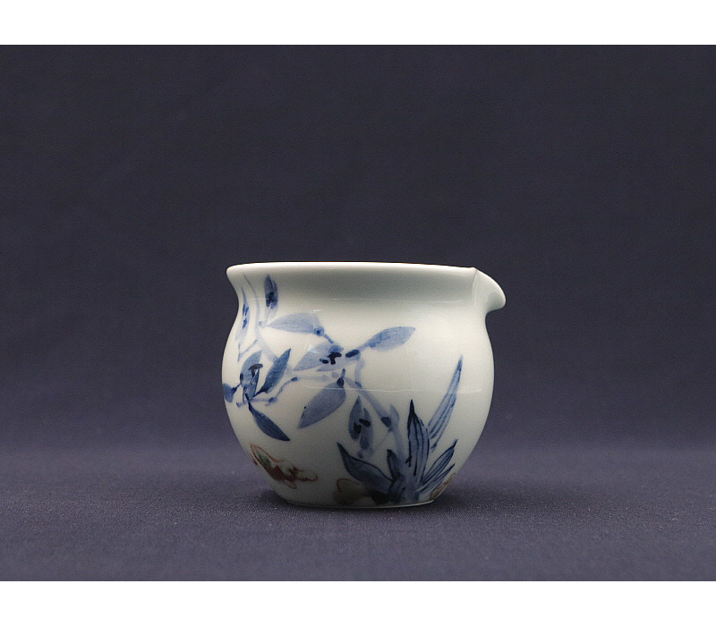 46. 청화유리홍 난문