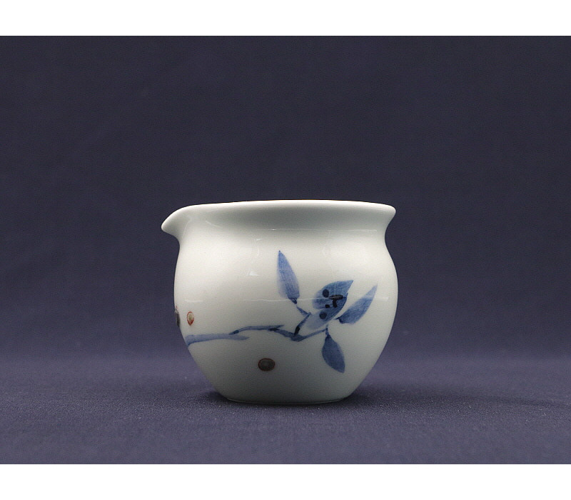 47. 청화유리홍 난문