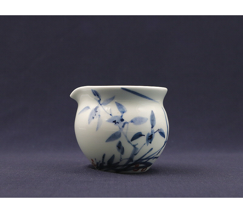 48. 청화유리홍 난문