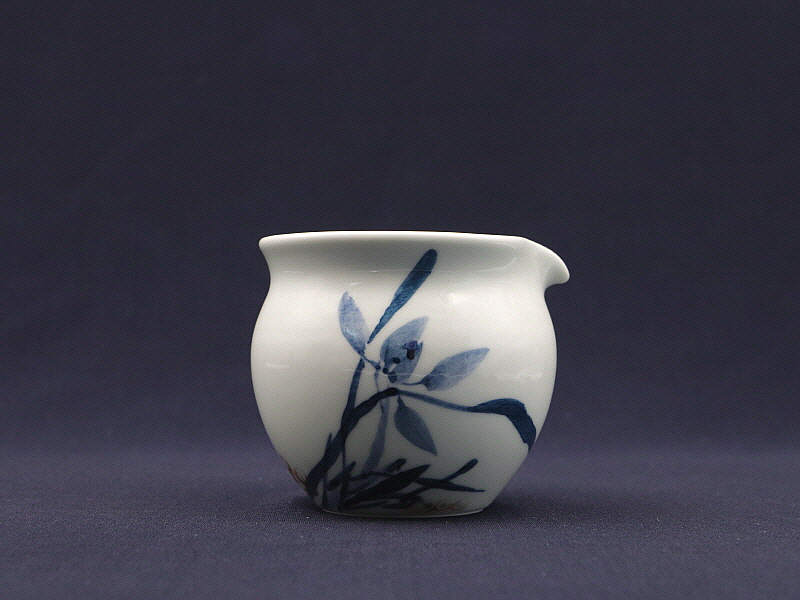 49. 청화유리홍 난문