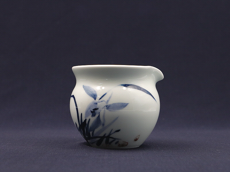 50. 청화유리홍 난문