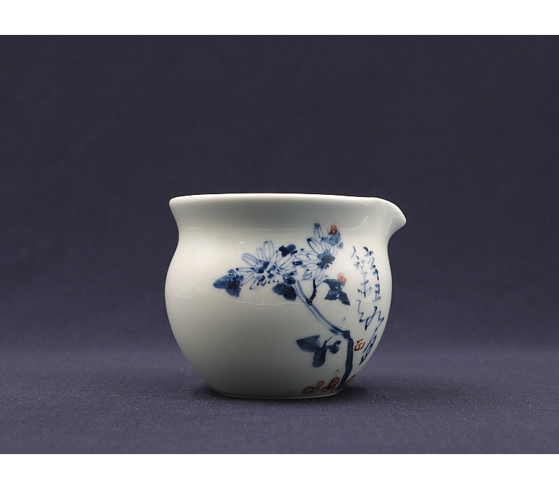 53. 청화유리홍 국화문