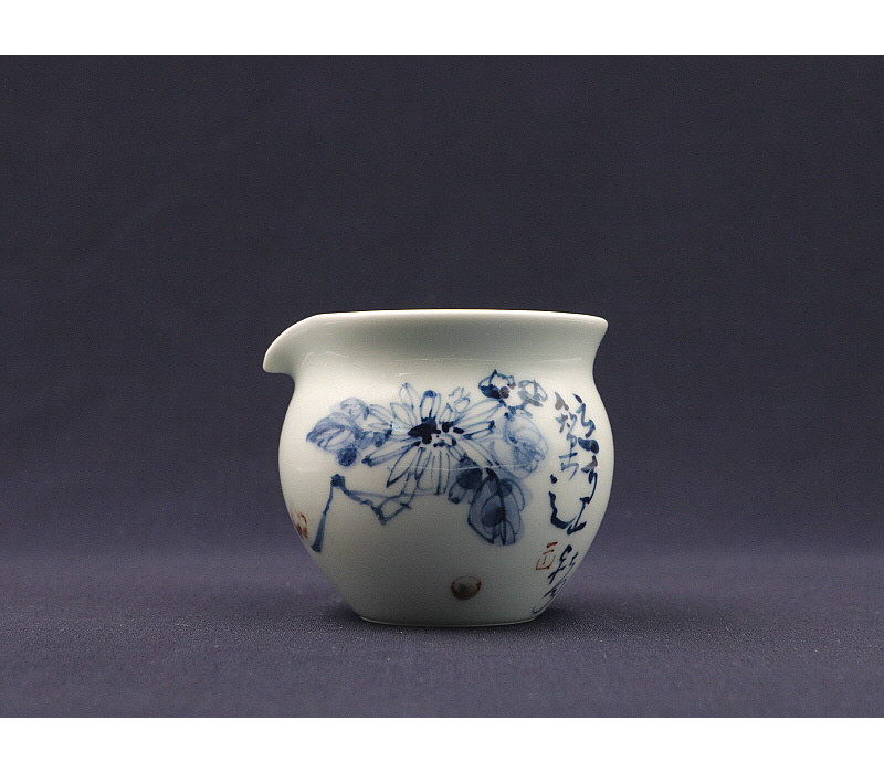 54. 청화유리홍 국화문