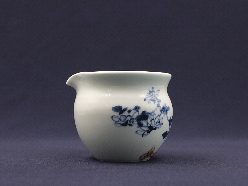 55. 청화유리홍 국화문