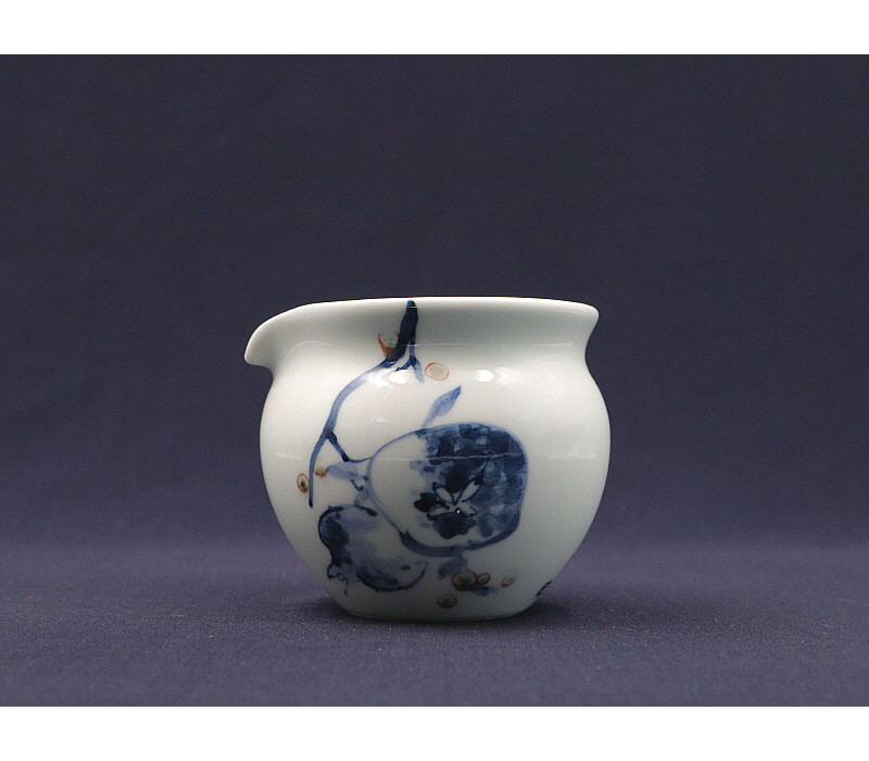 60. 청화유리홍 석류문