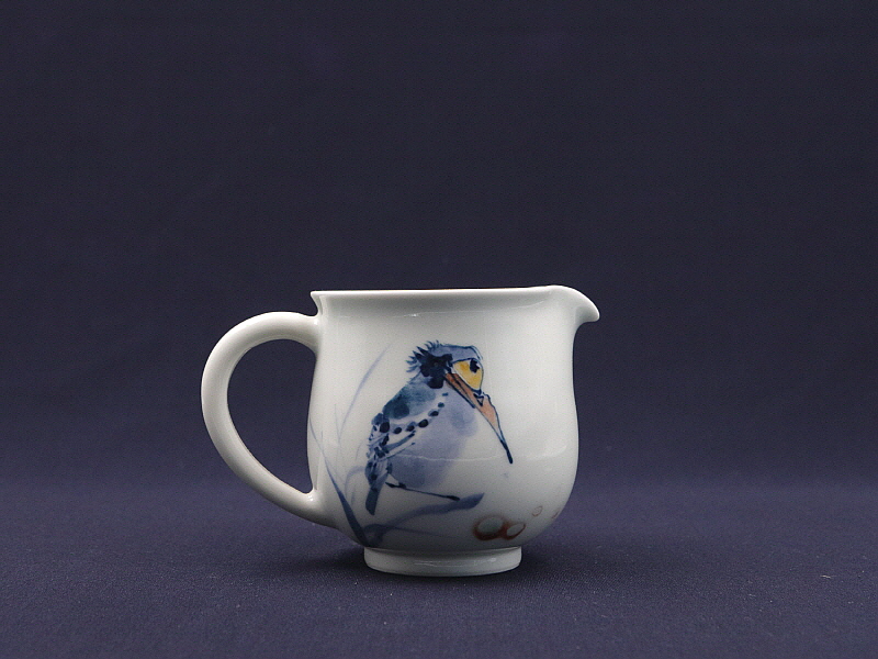 79. 청화유리홍 단취문