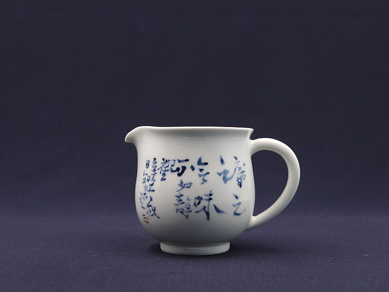 79. 청화유리홍 단취문