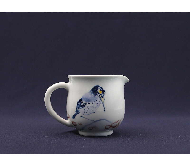 83. 청화유리홍 단취문