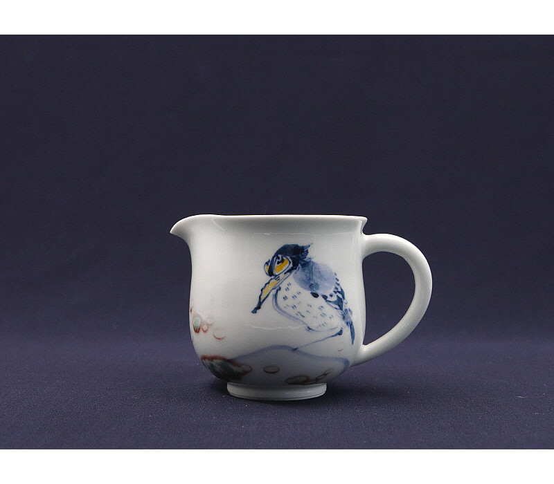 84. 청화유리홍 단취문