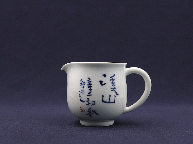 85. 청화유리홍 단취문