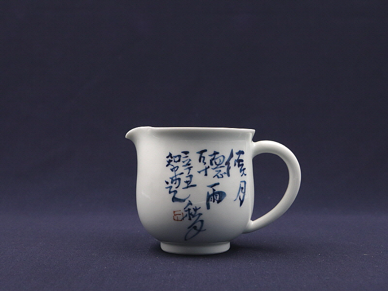 92. 청화유리홍 단취문