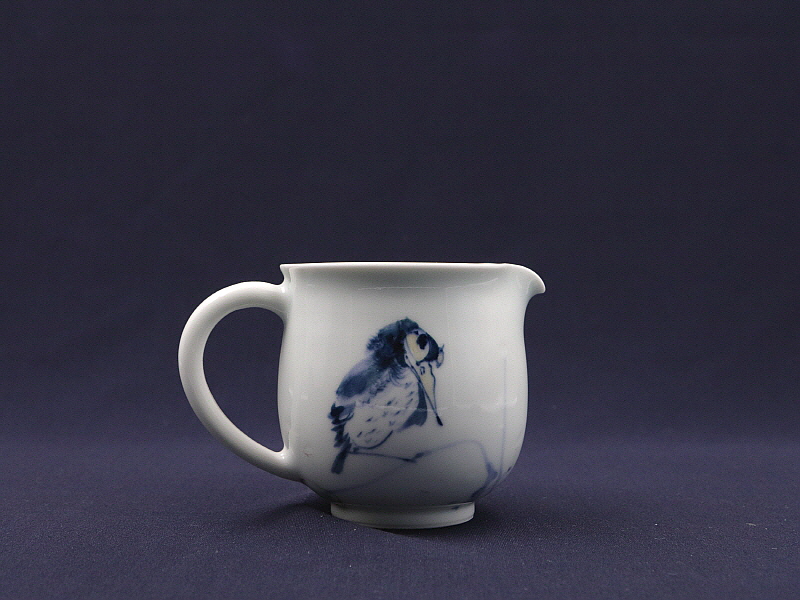 93. 청화유리홍 단취문