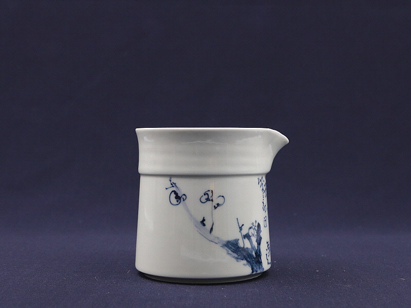 151. 청화유리홍 고매문