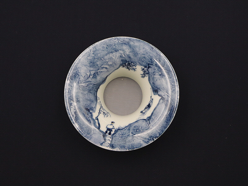 37. 청화 산수인주문