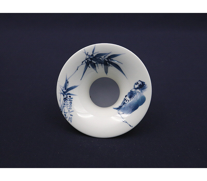 104. 청화 팔가조죽문