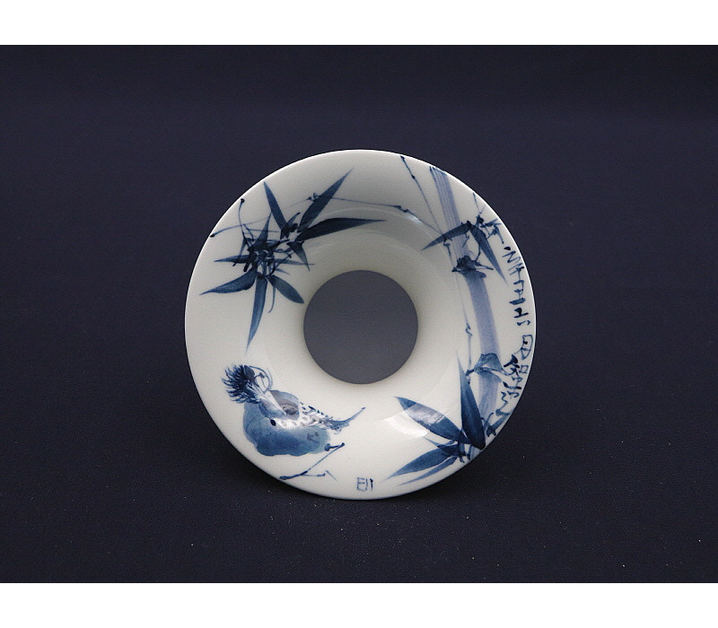 105. 청화 팔가조죽문