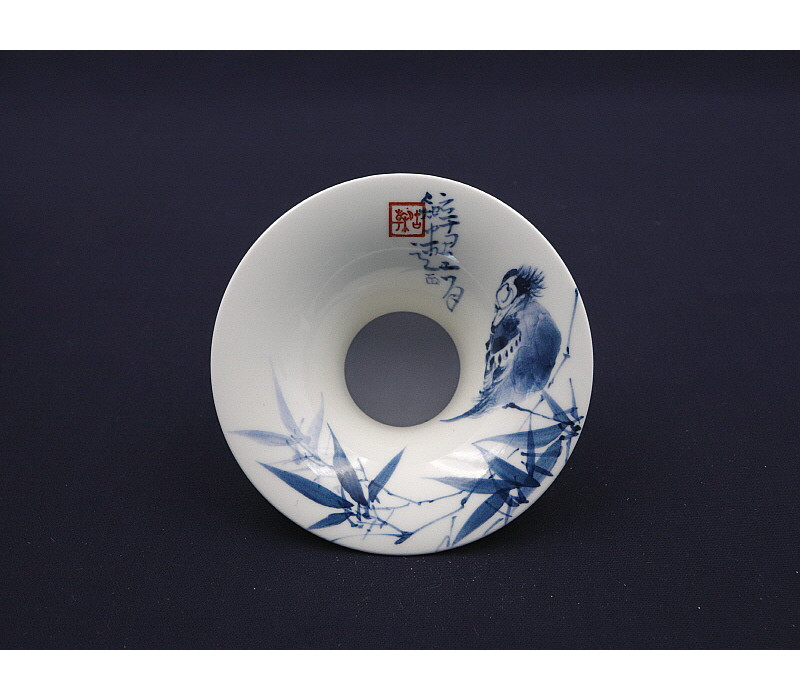 111. 청화 팔가조죽문