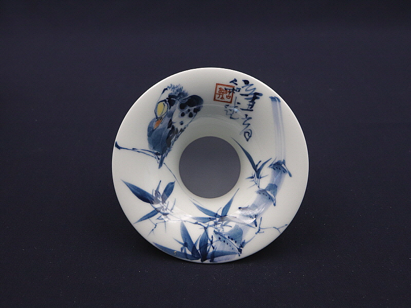 117. 청화 유리홍 팔가조죽문