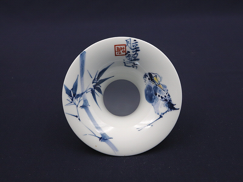 118. 청화 유리홍 팔가조죽문