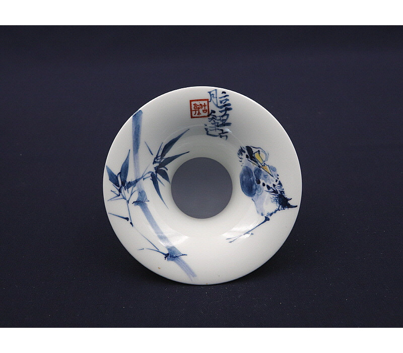 118. 청화 유리홍 팔가조죽문