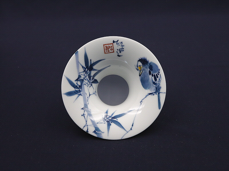 124.청화 유리홍 팔가조죽문