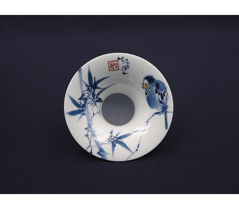 124.청화 유리홍 팔가조죽문