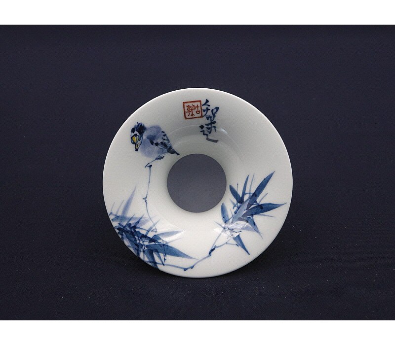 125. 청화 유리홍 팔가조죽문